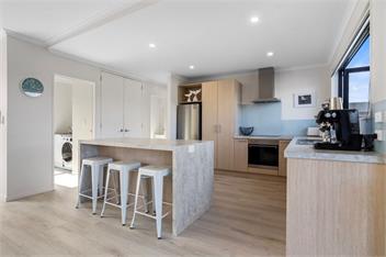 Modern Family Bach (Bachcare) - Waihi