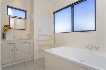 Hosts on the Coast Buffalo Beach Escape - Whitianga