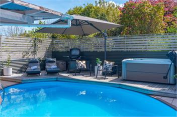 Tuis and Pools (Bachcare) - Taupo
