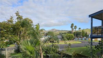 The Iconic Log Cabin by the Sea - Waihi