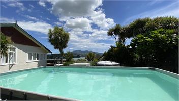Raglan Farmhouse - Raglan