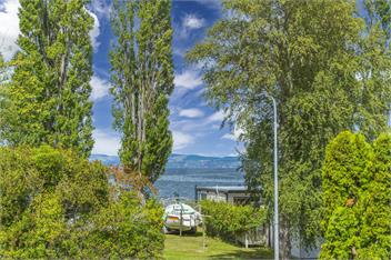The Kinloch Lake House - 72 steps to the Lake! - Taupo