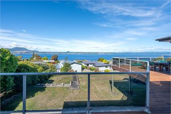 Lofty Lakeviews (Bachcare) - Acacia Bay