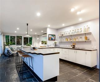 Peace and privacy in Lowry Bay - Lower Hutt