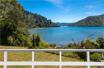 Waterfront Marlborough Sounds Stay near Picton - Picton