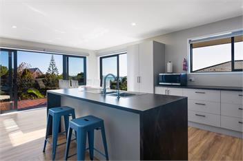 Bay View Escape (Bachcare) - Cable Bay