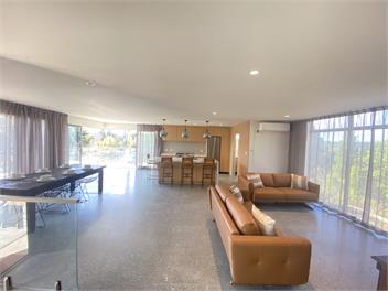No.10 - A Boutique Harbour View Retreat -
