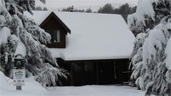 Manuka Lodge - Authentic log chalet with outdoor spa - Mount Lyford