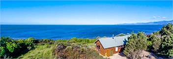 Sunrise Apartment, Golden Bay "Beachfront Heaven" - Takaka