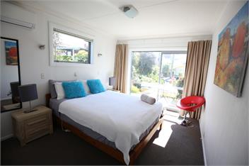 Stunning Ocean Horizon Views with Conservatory & Spa - Dunedin