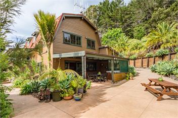 Coastal Chalet Suites- Suite B  - Whangaroa