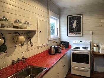 The Shack - Boatshed and Bach - Rotorua