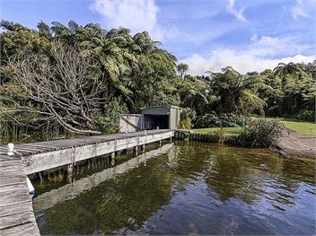 Lake House and Studio (Bachcare) - Lake Rotoiti