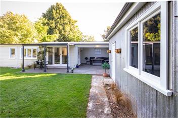 Hop, Skip and Jump to the Lake (Bachcare) - Te Anau