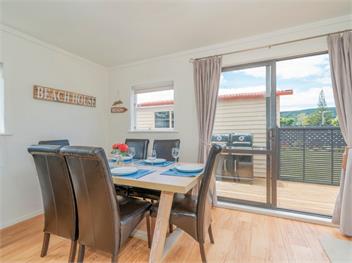 Beach House on Hetherington (Bachcare) - Whangamata
