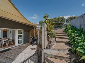 The Blockhouse (Bachcare) - Whangamata