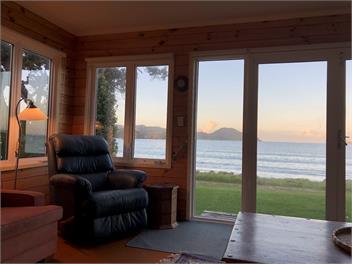 Oakura Bay Absolute-Beachfront Holiday Home - Northland