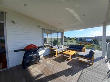Stylish modern home with spectacular views - Kerikeri