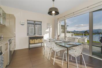 Dunes Lake View Apartment - Welcome Gift on arrival! - Matarangi