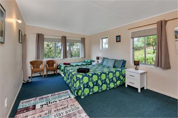 Patsy Cottage – A Charming 1960s Kiwi Bach near Kaitaia - Kaitaia