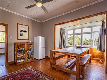MJ's Retreat, Tongariro Alpine Crossing Special - Ohakune