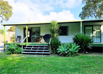 Lovely Beach Bach - Waihi Beach