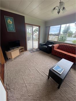 Waipu Cove Kiwi Bach! Mins from the beach! - Whangarei