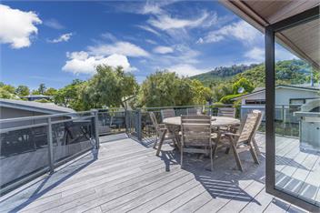 The Kinloch Lake House - 72 steps to the Lake! - Taupo