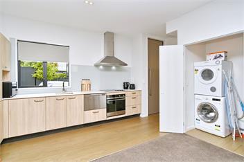 City Townhouse - 2BR Comfort, Private & Parking - Christchurch