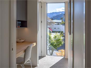 Willow Waters | Lakeside luxury with all day sunshine - Queenstown