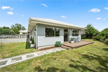 Sackville Sunshine (Bachcare) - Martinborough
