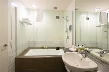 2BR Lakefront Apt in Queenstown | Wi-Fi & Parking - Queenstown
