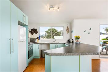 Ocean Road Beach House - Whangamata