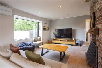 Sunshine Bay Stay | Lake Views & Cosy Fireplace - 
