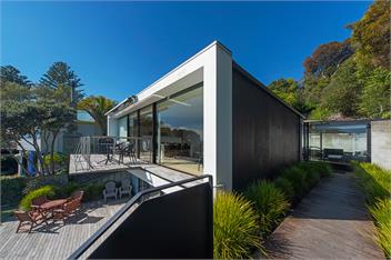 Beachfront Retreat - Architectural & Ocean Views -