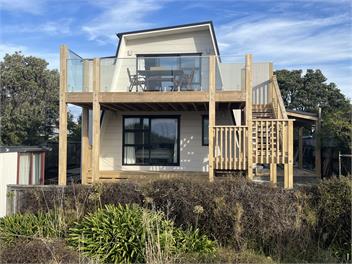 Paraparaumu Beach House · Dogs Welcome - Sunset Shores - 
