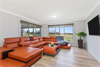 Spacious house near Melb Airport, Sleeps 12  - Melbourne