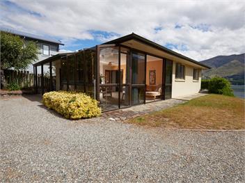Lakeside Serenity (Bachcare) - Wanaka