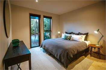 Aurum | Sleeps 6 | Breathtaking Lake Views | Contemporary & Unique - Wanaka
