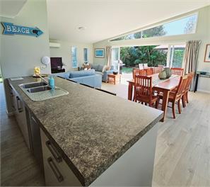 PETES BEACH HOUSE. - WARKWORTH
