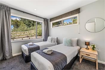 Hideaway at the Bay - Spa Pool, Premium Property, Walking distance to the Lake - Taupo