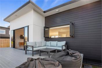 Modern Family Bach (Bachcare) - Waihi