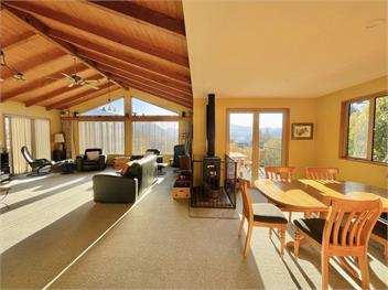 Retro Ski Lodge (Bachcare) - Wanaka