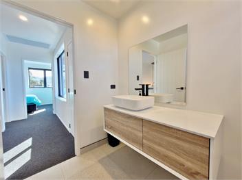 Hosts on the Coast Hillview Hideaway - Waihi Beach