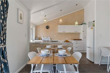 Kinloch Hideaway - 3bdrms, family friendly, close to lake! - Taupo