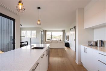 Golfers and Skiers Retreat (Bachcare) - Jacks Point