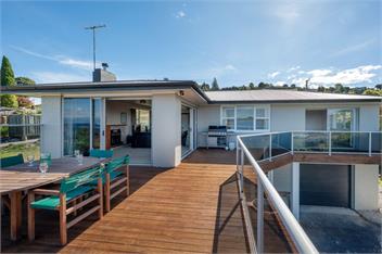 Lofty Lakeviews (Bachcare) - Acacia Bay