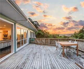 Peace and privacy in Lowry Bay - Lower Hutt