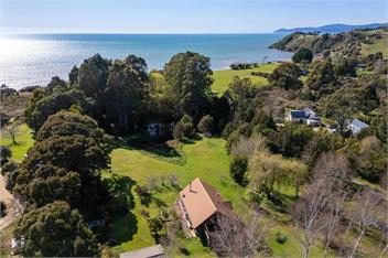 Golden Bay Log Cabin - Takaka