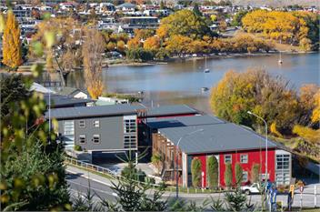 Lakeside Apt: Easy Check-In, Free Parking & Wi-Fi - Queenstown